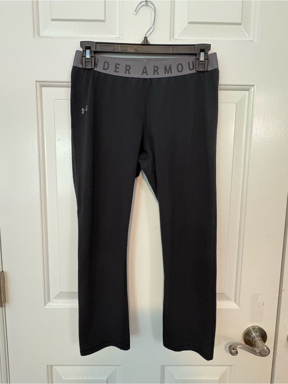 Under Armour HeatGear Black cropped Athletic Leggings Pants Women’s Medium run